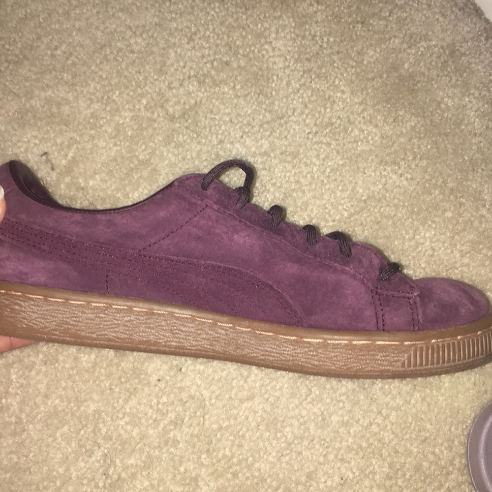 Suede burgandy pumas